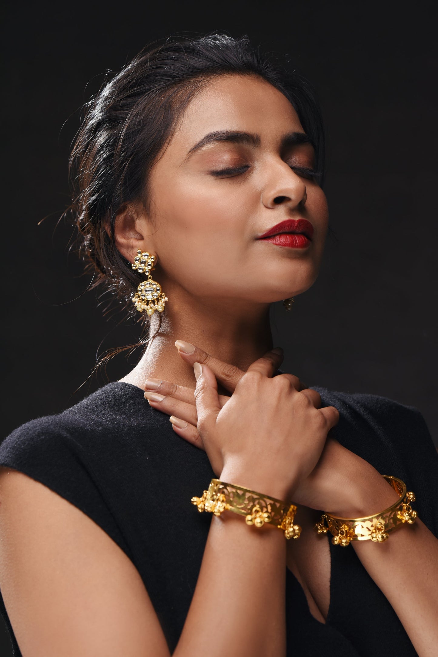 Overpowering 18kt Gold Uncut Diamonds Earrings - SurabhiJewels