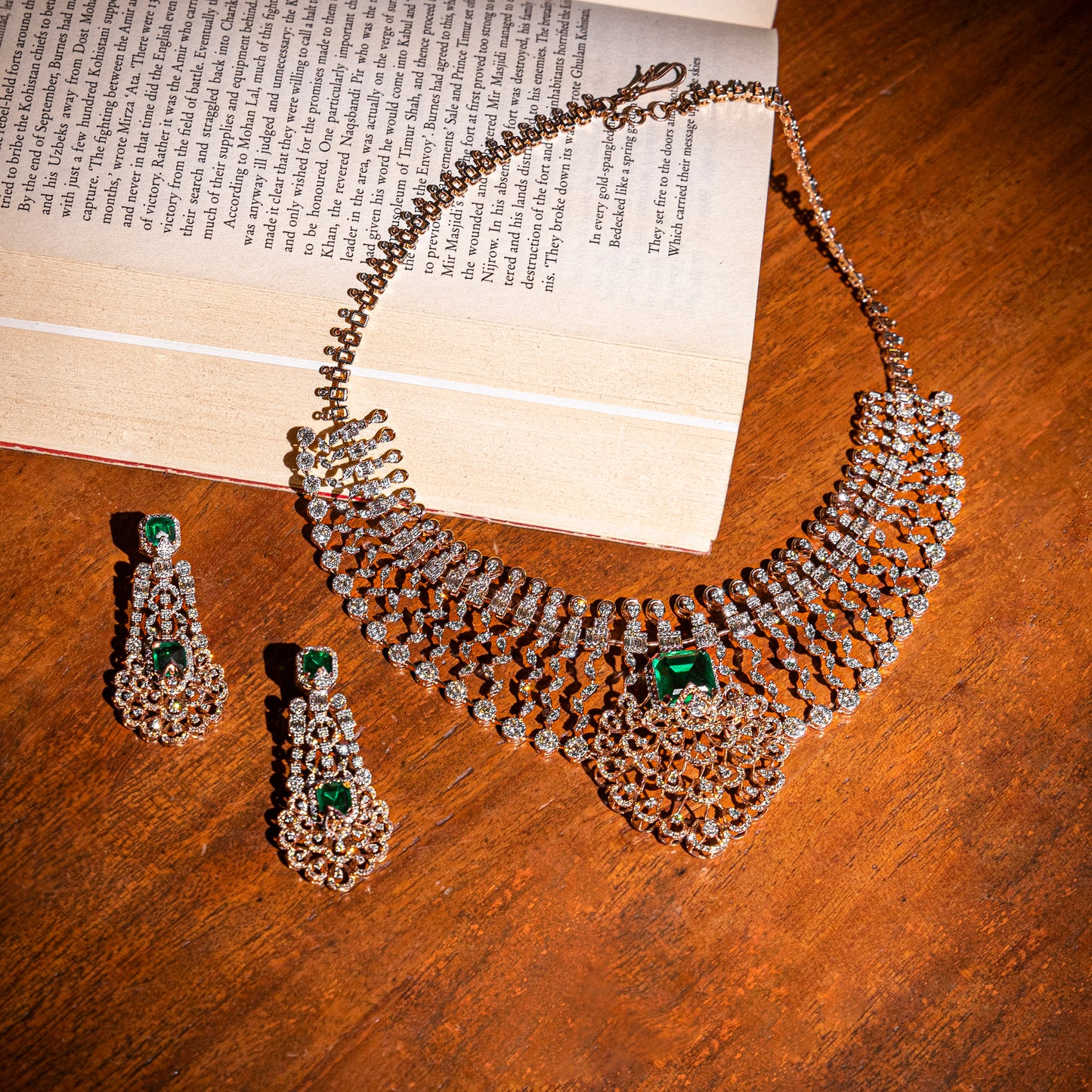 Mumtaz Emerald Diamond Necklace Set