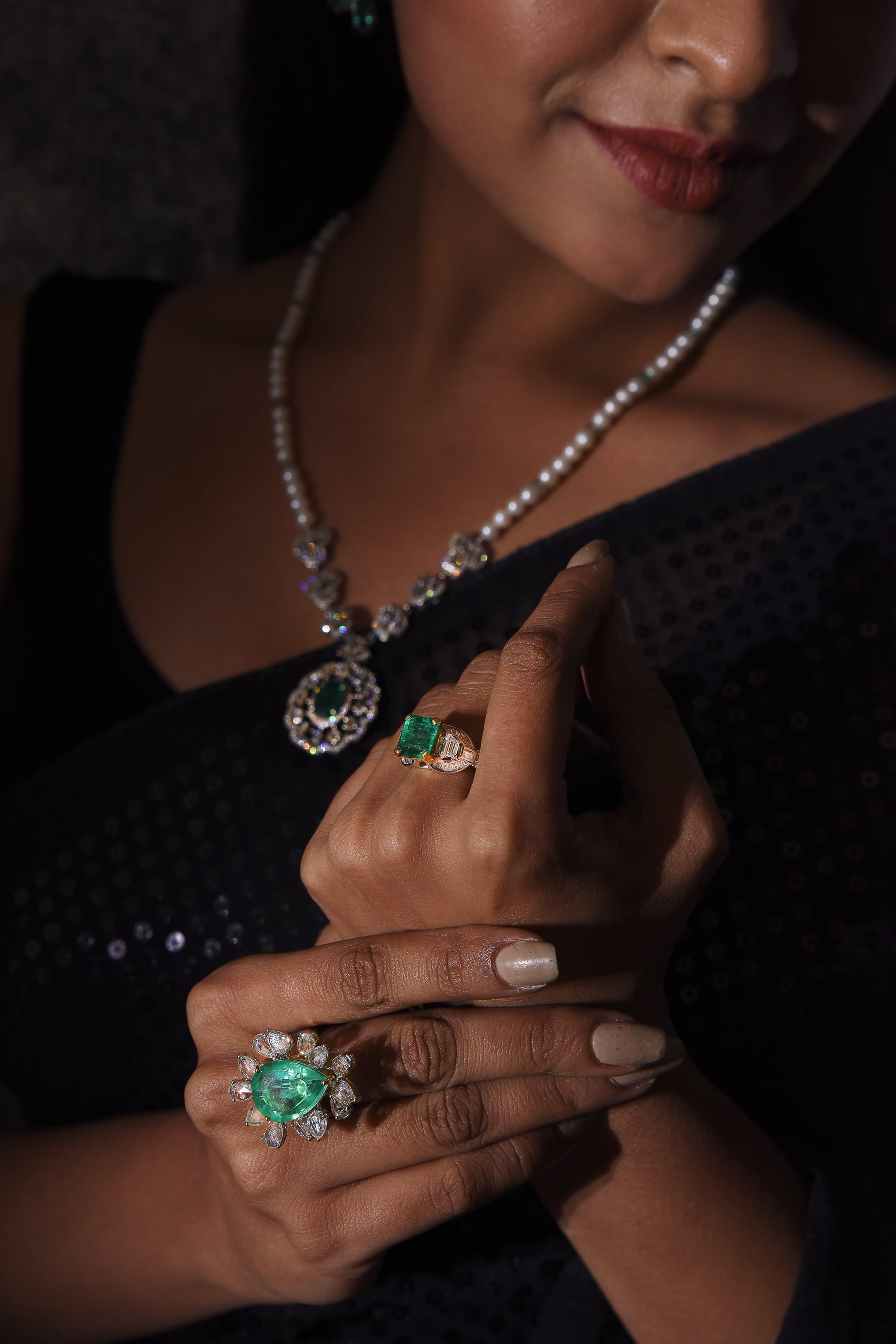 EMERALD PENDNAT IN 18KT WHITE GOLD AND DIAMOND - SurabhiJewels